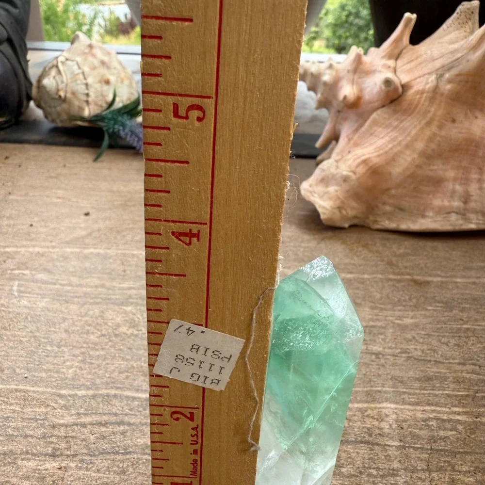 Elegant Green Crystal Tower - Picture 3 of 3